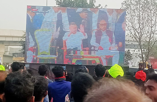 তারেক রহমানকে বড়পর্দায় এক পলক দেখতে হাজারো নেতাকর্মীদের উপচেপড়া ভীড়