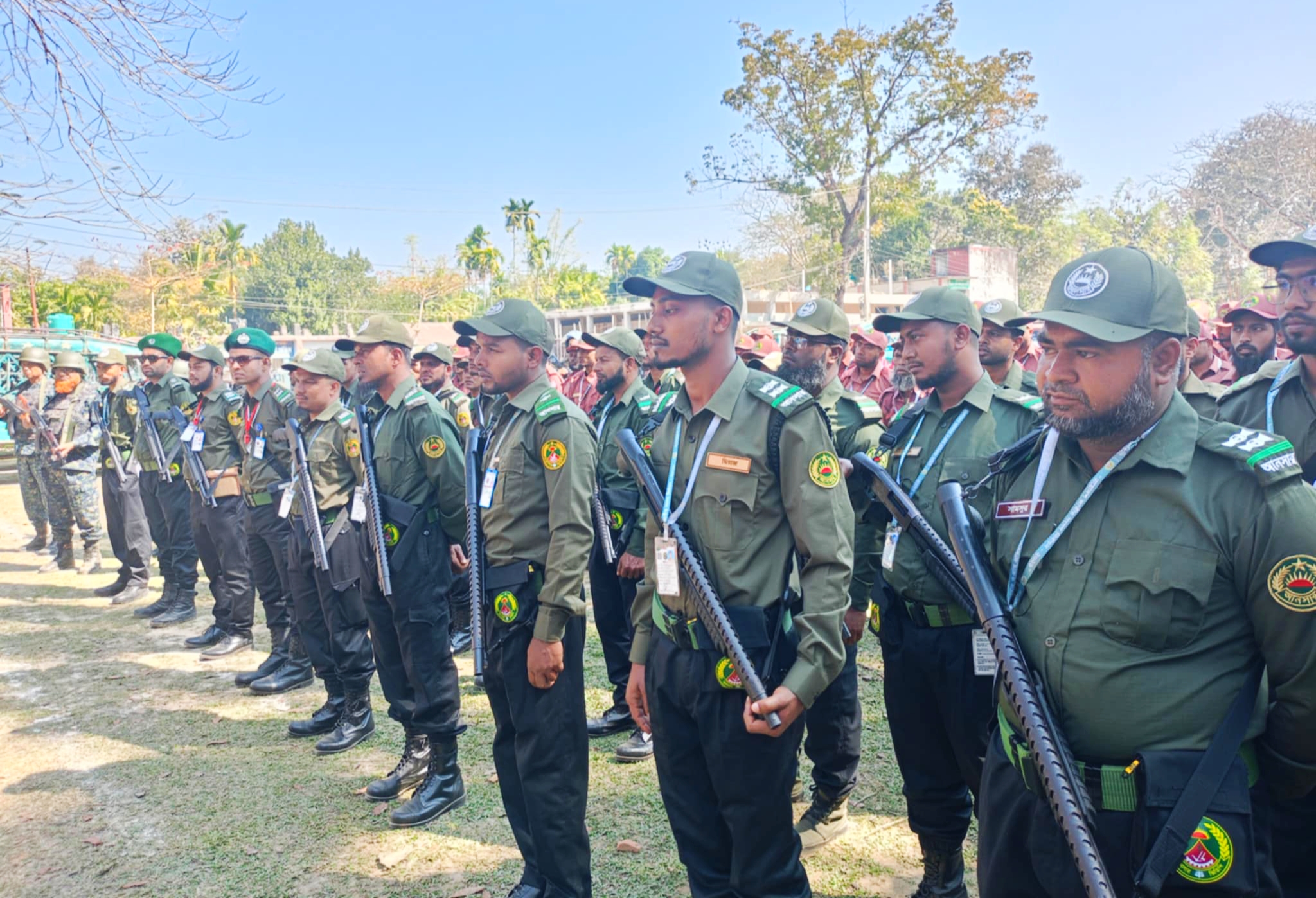 রাজস্থলীর ১২ কেন্দ্রে সরঞ্জাম ও জনবল পৌঁছেছে, কঠোর নিরাপত্তায় প্রস্তুত ভোটগ্রহণ