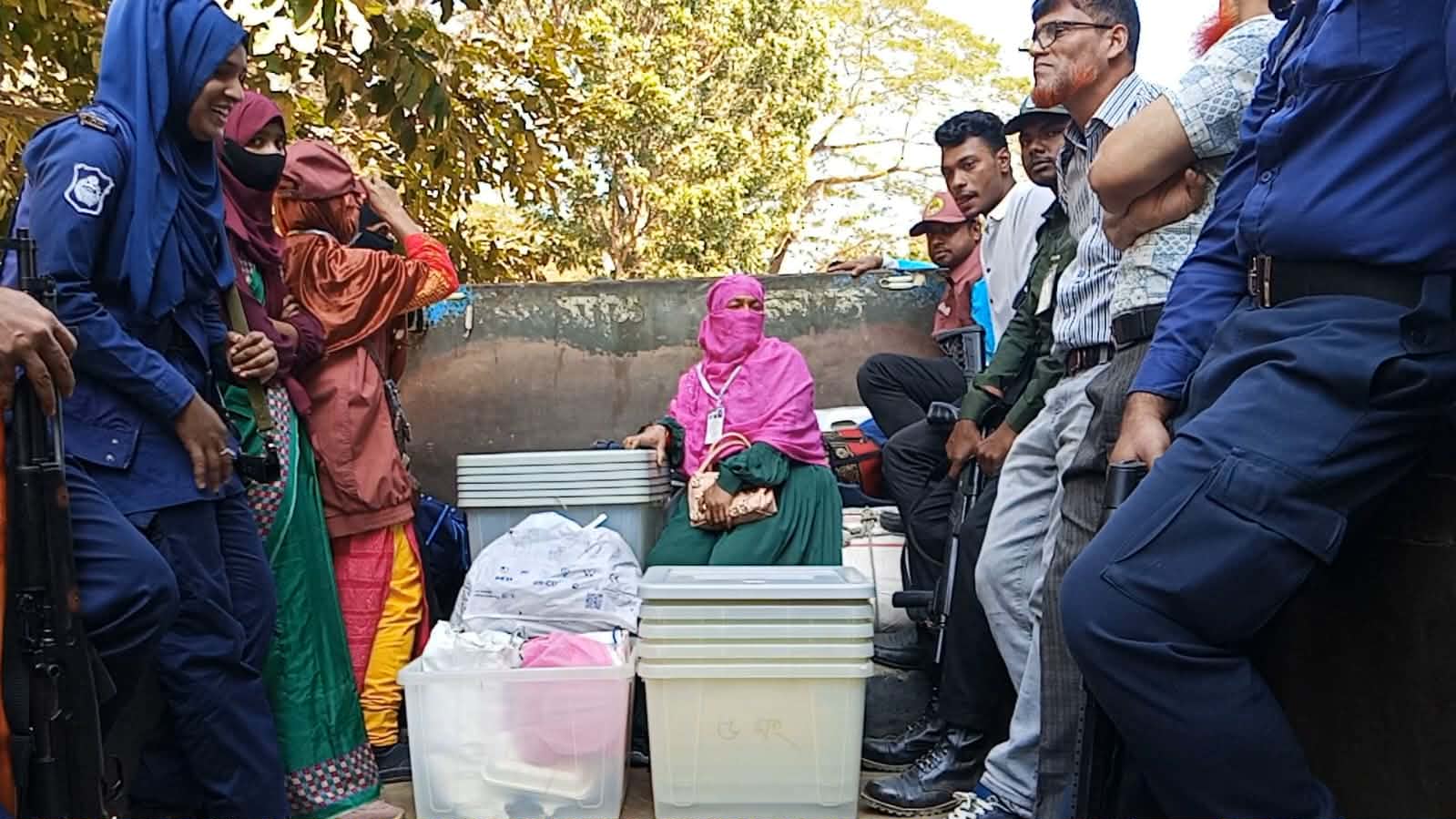 কাপ্তাইয়ে প্রস্তুত ২২ কেন্দ্র ; সরঞ্জামে সজ্জিত ভোটগ্রহণ কক্ষ, কাল রায় দেবেন ভোটাররা