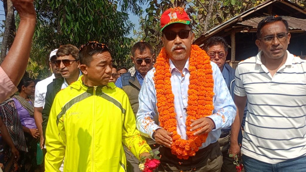 রামগড়ে ওয়াদুদ ভূঁইয়া সমর্থক পরিষদের উদ্যোগে শুকরানা মোনাজাত ও মিষ্টি বিতরণ