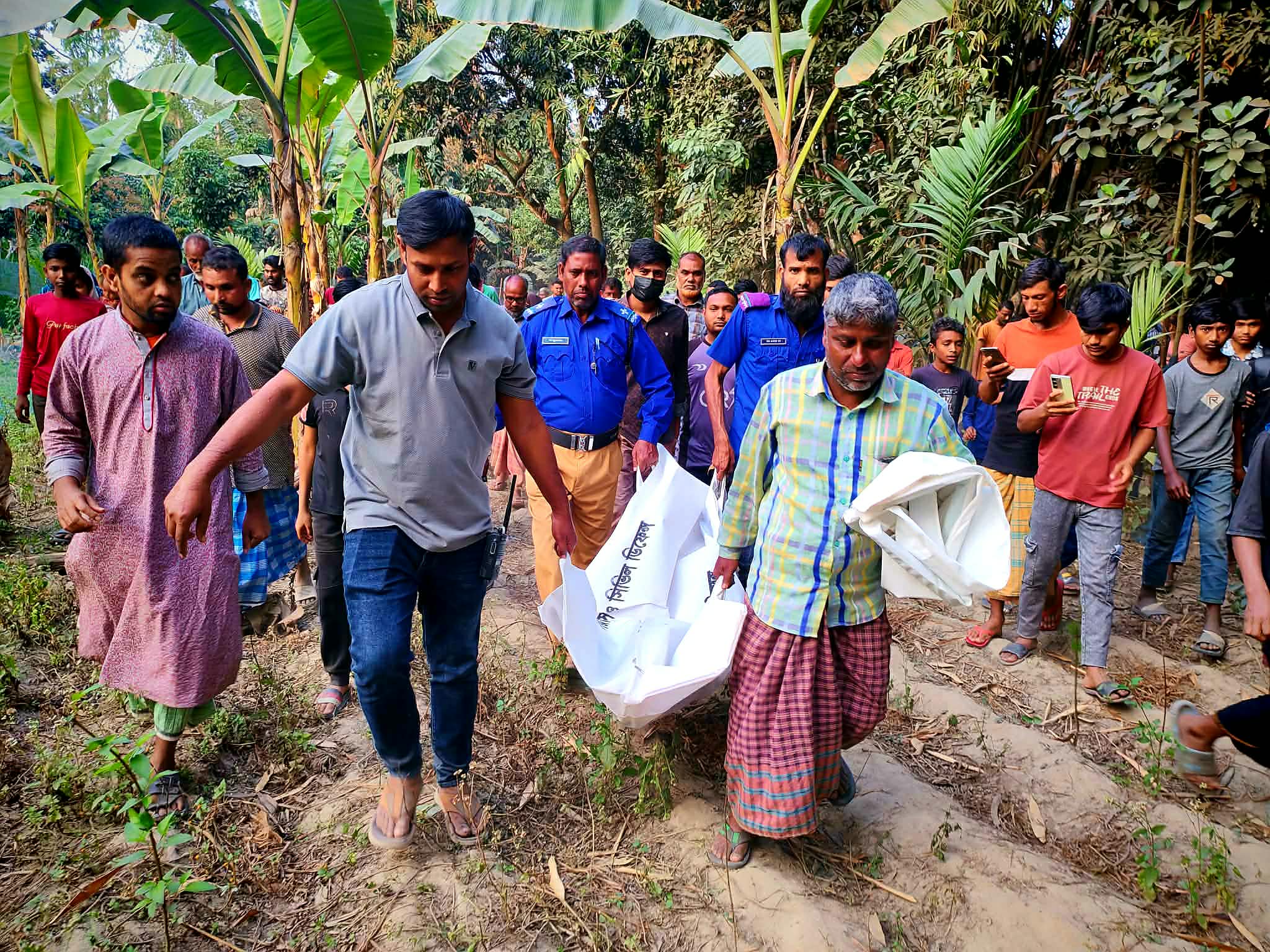 গোবিন্দগঞ্জে দশম শ্রেণির ছাত্রীর গলাকাটা মধ্যে ও উদ্ধার