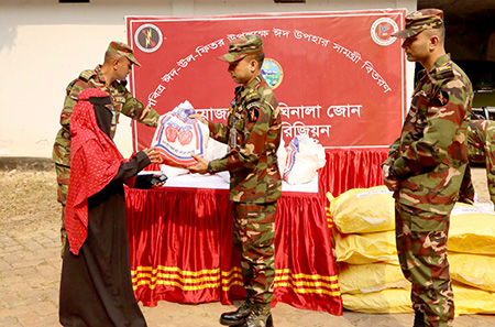 সেনাবাহিনীর সহযোগিতায় অর্ধশত পরিবার পেল ইফতার সামগ্রী