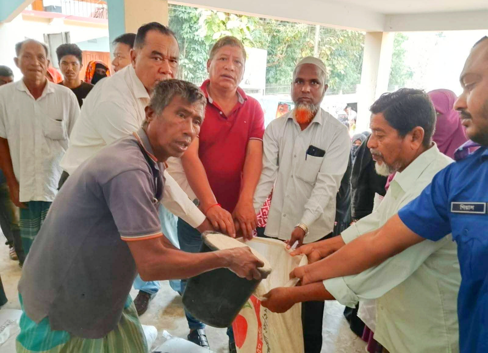 রাজস্থলীতে ঈদ উপলক্ষে ভিজিএফ চাল বিতরণ শুরু: ৩৭.৮৪ মেট্রিক টন চাল পেল অসহায় ও হতদরিদ্র পরিবার