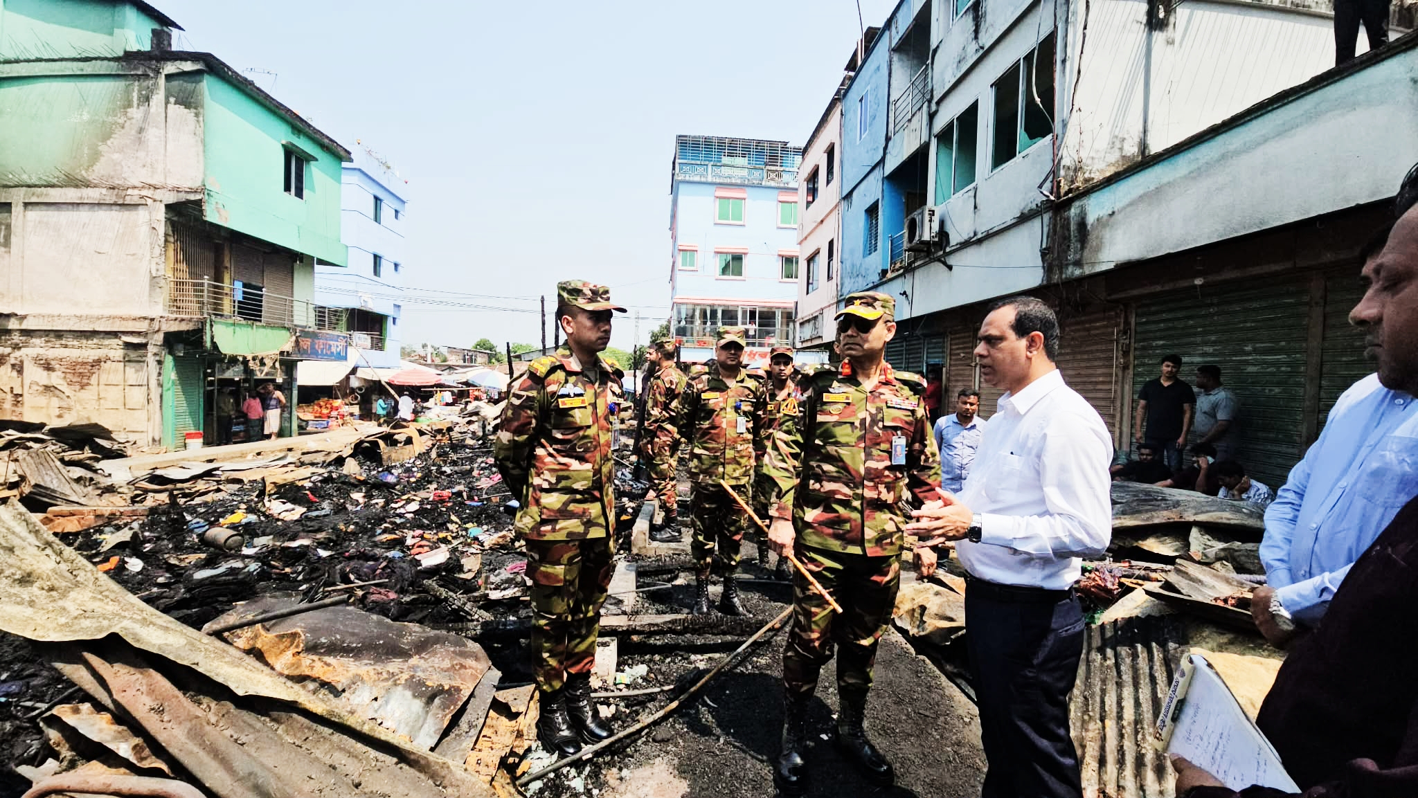 খাগড়াছড়ির অগ্নিকাণ্ডে ক্ষতিগ্রস্তদের পাশে থাকার আশ্বাস সেনাবাহিনীর