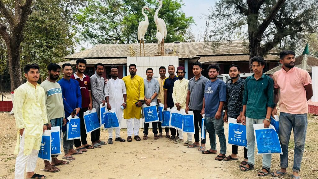 রামগড়ে জ্বালানি তেলের সংকট, খুচরা দোকানে উপচে পড়া ভিড়