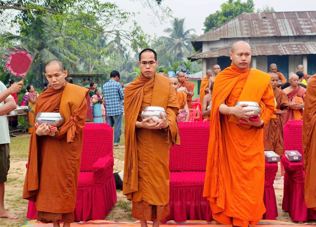 সাজেক পর্যটকের হারানো মুঠোফোন উদ্ধার করে ফেরত দিয়েছে সেনাবাহিনী