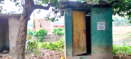 ইউনিয়ন স্বাস্থ্যকেন্দ্রে টয়লেট অকেজো, চরম ভোগান্তিতে রোগী ও সেবাগ্রহীতারা