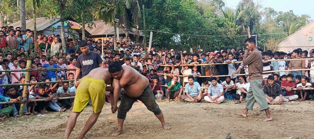 বর্ণিল রিঃ লং পোয়েঃ আকাজা, পাইংজারা ও মঙংছুং প্রদর্শনী দেখে মুগ্ধ হলেন খাগড়াছড়ি রিজিয়ন কমান্ডার 