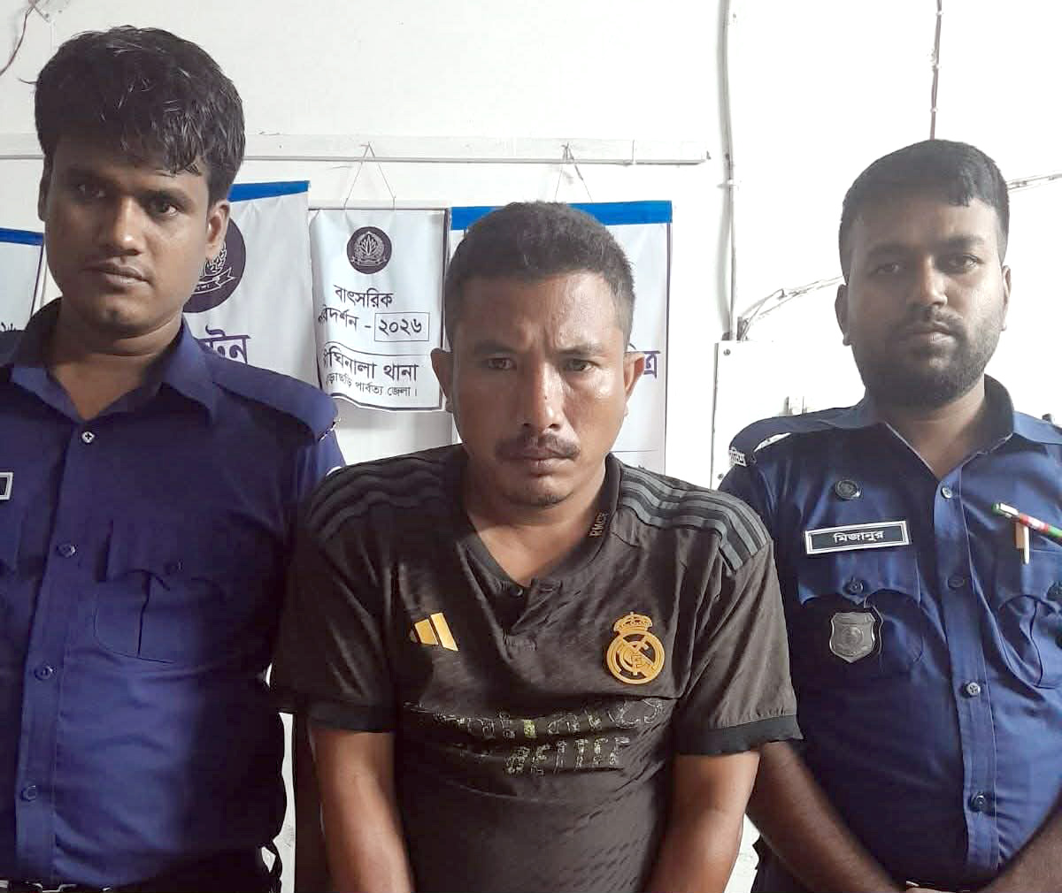 পুলিশের অভিযানে দীঘিনালায় ইয়াবাসহ এক যুবক আটক