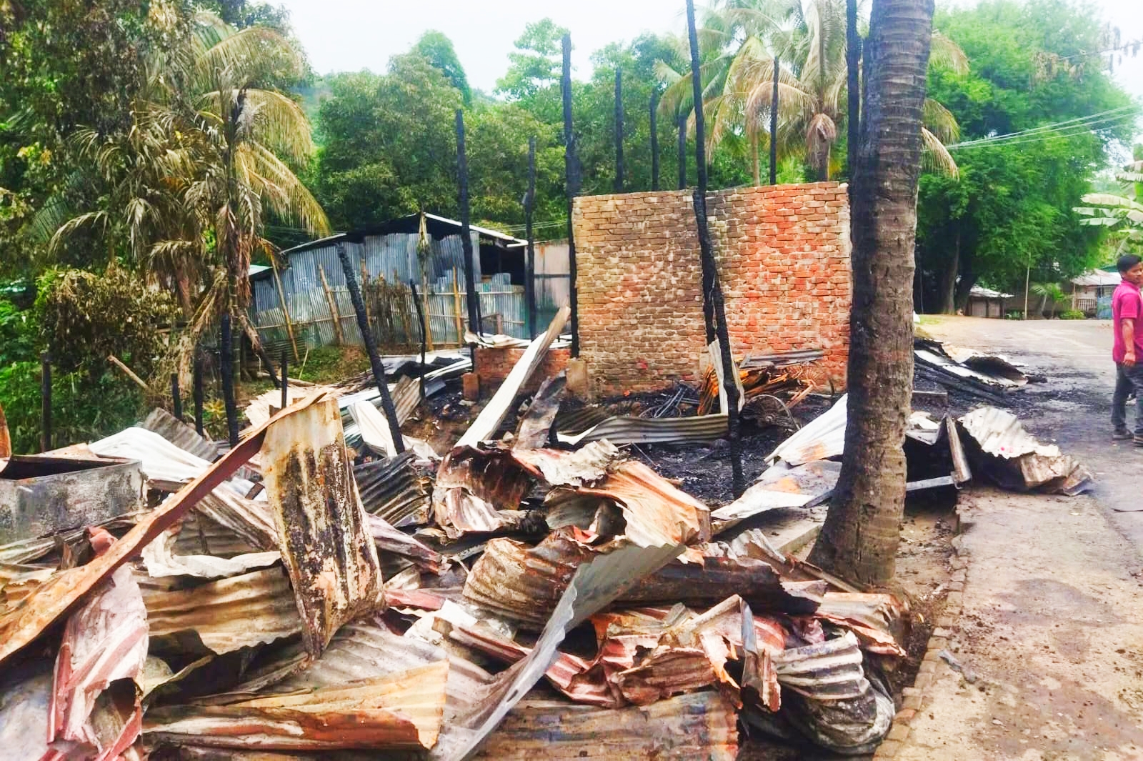 ভয়াবহ অগ্নিকাণ্ডে রুমায় পাঁচ দোকান পুড়ে ছাই, ক্ষয়ক্ষতি ২৫ লাখ টাকার বেশি