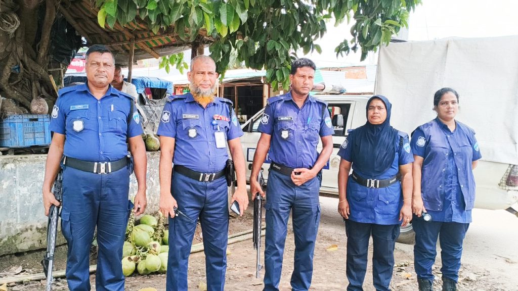 দীঘিনালার দুর্গম পাহাড়ে সুপেয় পানির ব্যবস্থা করল সেনাবাহিনী
