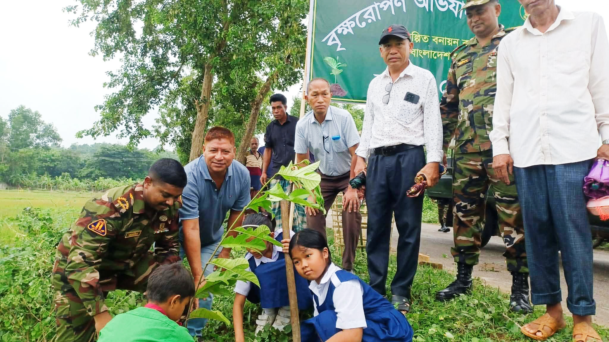 কাপ্তাই জোনের সহায়তা বাঙ্গালহালিয়া আর্মি ক্যাম্প ,সেনাবাহিনীর উদ্যােগের বৃক্ষরোপণ অভিযান