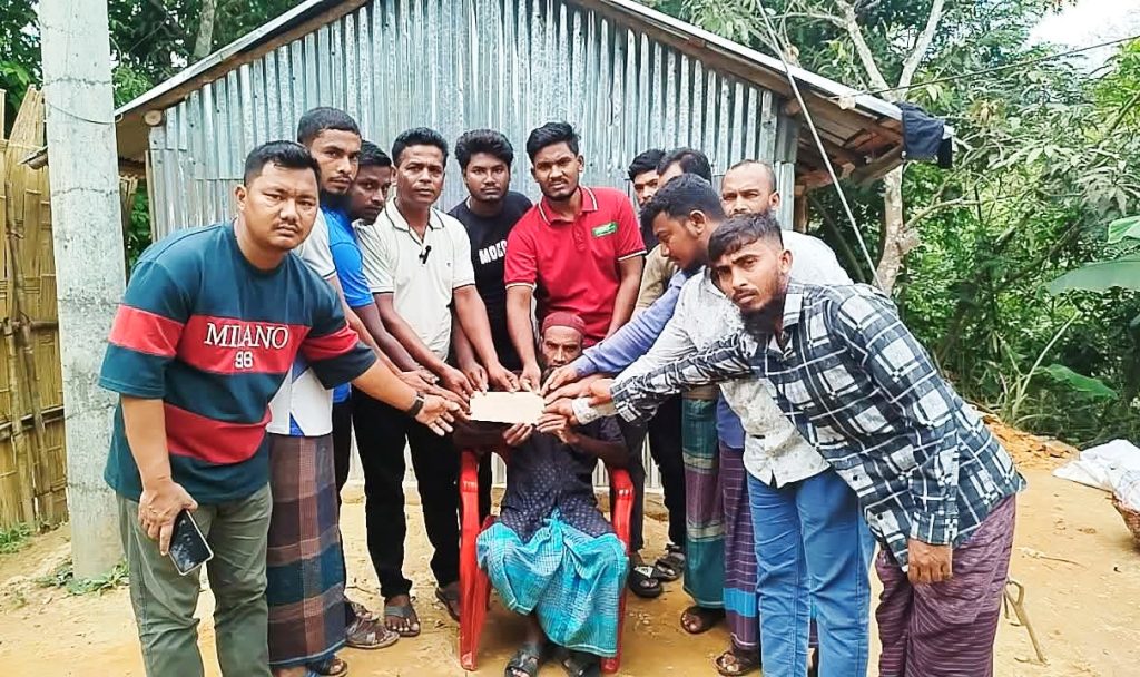 বাঙ্গালহালিয়া মানবকল্যাণ ফাউন্ডেশনের কর্তৃক এক ক্যান্সার আক্রান্ত রোগীকে অর্থ প্রদান