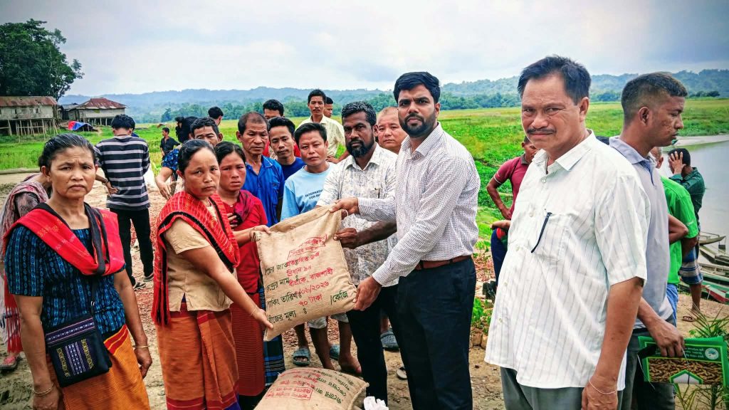 বিলাইছড়িতে কৃষি অফিস কর্তৃক চারা বিতরণ 