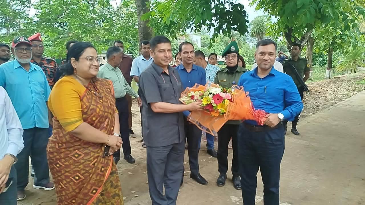 রাজস্থলী উপজেলা পরিদর্শনে বিভাগীয় কমিশনার ড. জিয়া উদ্দিন ; উন্নয়ন কার্যক্রমে সন্তোষ, সমস্যা সমাধানের আশ্বাস
