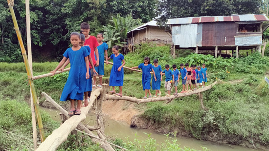 দীঘিনালায় ব্রিজ না থাকায় শতাধিক কোমলমতি শিক্ষার্থীদের পারাপারের ভোগান্তি