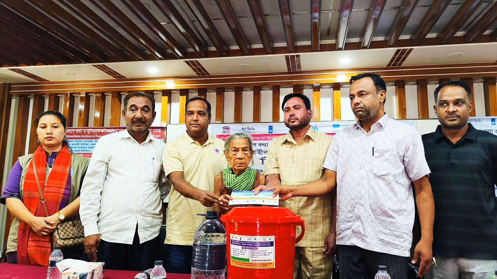 আলীকদমে বন্যাকবলিত পরিবারের মাঝে কারিতাসের মানবিক সহায়তা, ৩৫৫ পরিবার পেল নগদ অর্থ ও স্বাস্থ্য সামগ্রী ‎