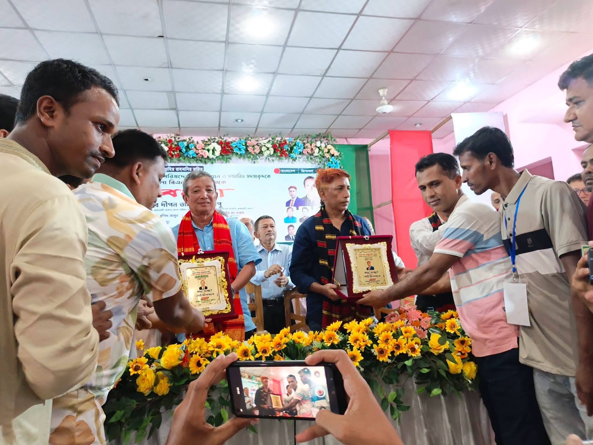 নবগঠিত রাঙ্গামাটি জেলা পরিষদের চেয়ারম্যান দীপু তালুকদার, সদস্য এ্যাড. মামুনুর রশিদ ও সদস্য পাইচিংমং মারমাকে কাউখালী উপজেলা যুবদলের পক্ষ থেকে সংবর্ধনা দিলেন।
