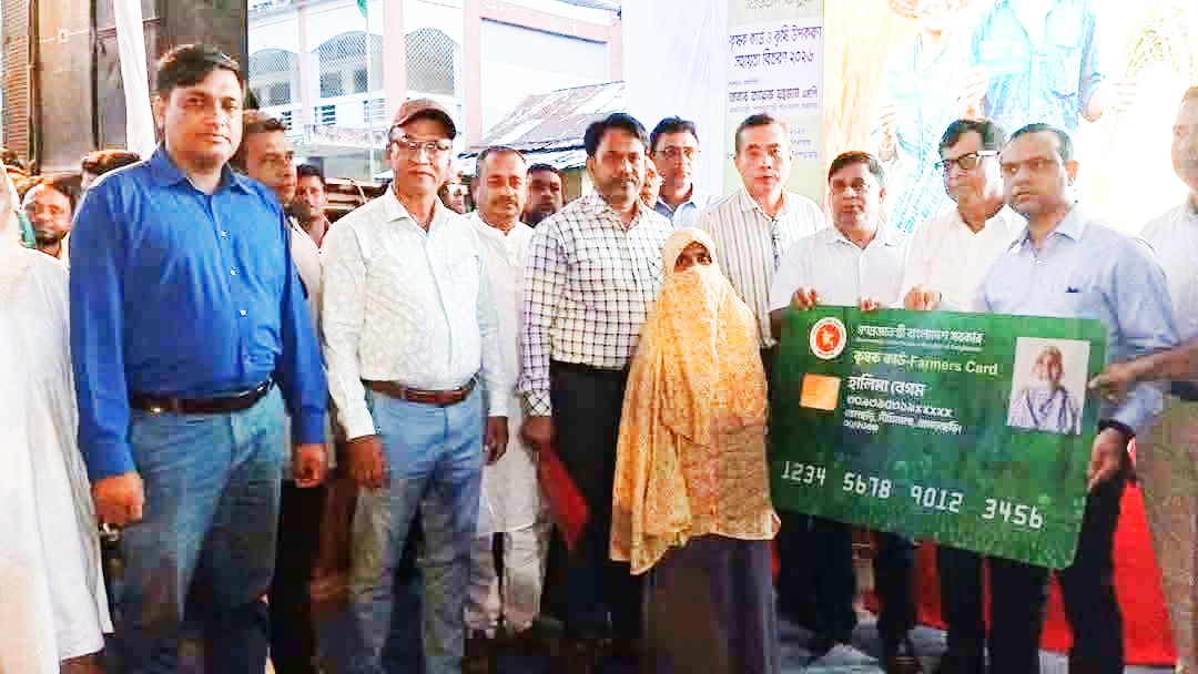 দীঘিনালায় ২৩০৫ জন পেলেন প্রধান মন্ত্রীর কৃষি কার্ড