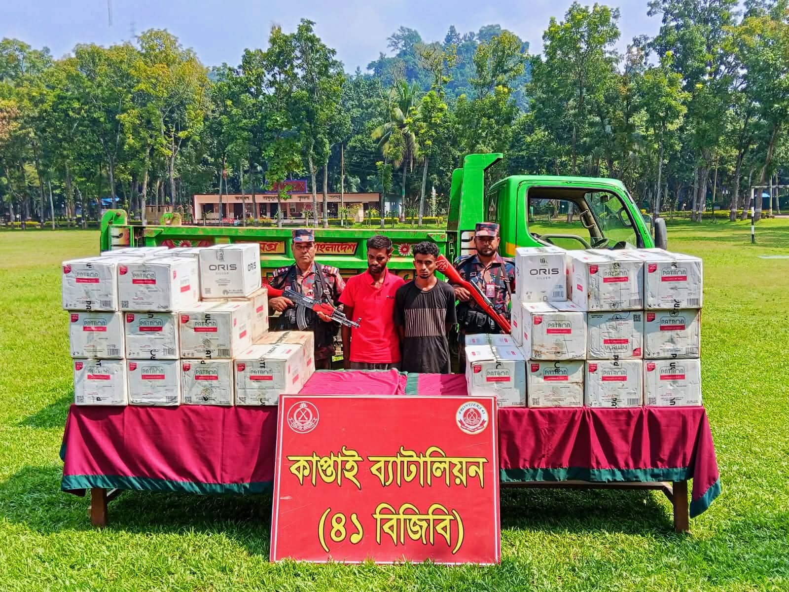 কাপ্তাইয়ে বিজিবির অভিযানে ৮৩ লাখ টাকার অবৈধ সিগারেট ও ডাম্পার ট্রাকসহ আটক ২