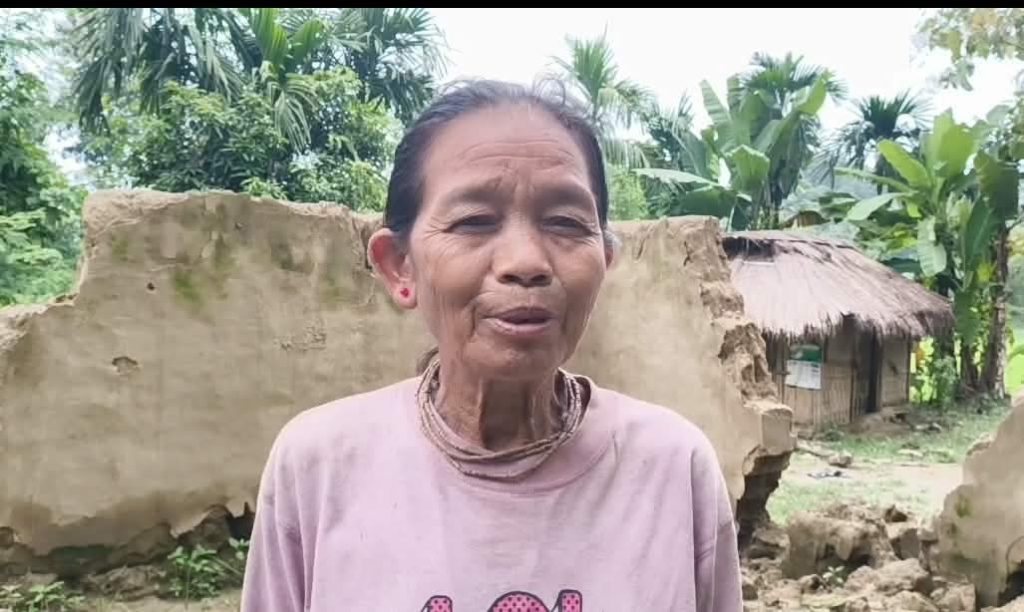 দীঘিনালায় বন্যায় ঘরহারা বিধবা শান্তি বালা ত্রিপুরার মেলেনি সরকারি সহায়তা